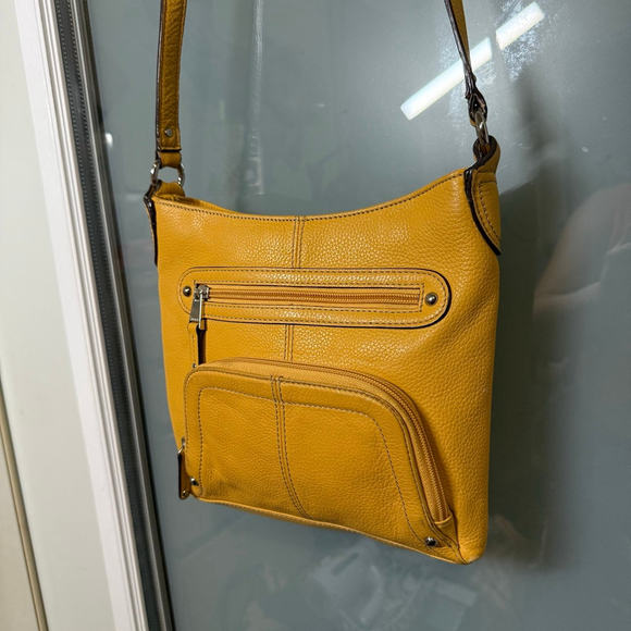 Tignanello Leather Crossbody Bag Yellow Silver Adjustable Strap - Picture 2 of 9